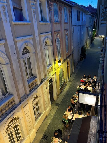Ravissant t3 refait à neuf de 66m2,  plein centre avec une terrasse 22m2 sud