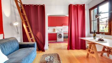 Een televisie en een dvd-speler