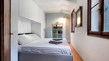 1 bedroom, iron/ironing board, internet, bed sheets