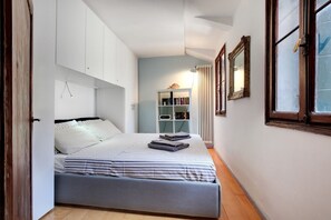 1 bedroom, iron/ironing board, Internet, bed sheets