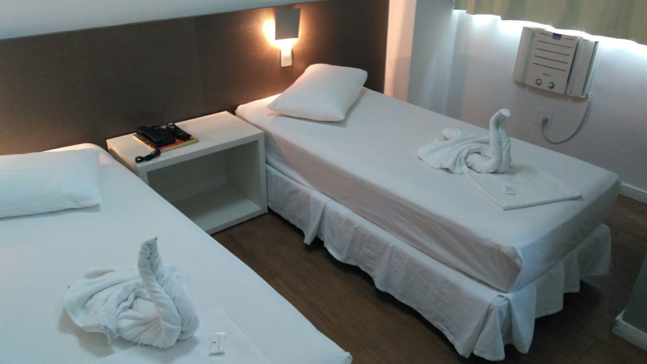 Minibar, escritorio, cortinas opacas y wifi gratis