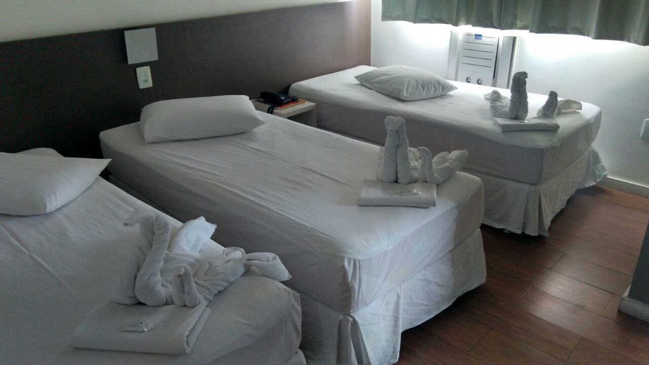 Minibar, escritorio, cortinas opacas y wifi gratis