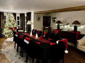 Banquet hall - Fabulous Elizabethan 16th century 5 bedroom house with large enclosed garden (Thrandeston)