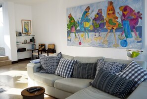 Smart TV, fireplace, books