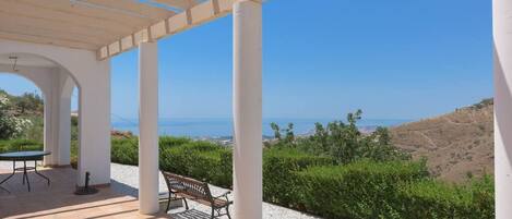 屋外ダイニングエリア