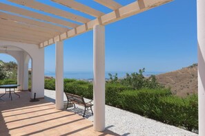 屋外ダイニングエリア