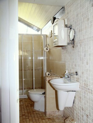Dusche, Haartrockner, Handtücher