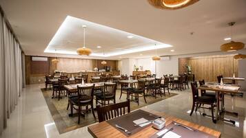 Tägliches inbegriffenes Frühstücksbuffet