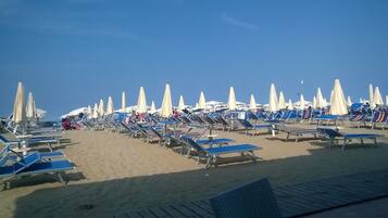 Una spiaggia nelle vicinanze