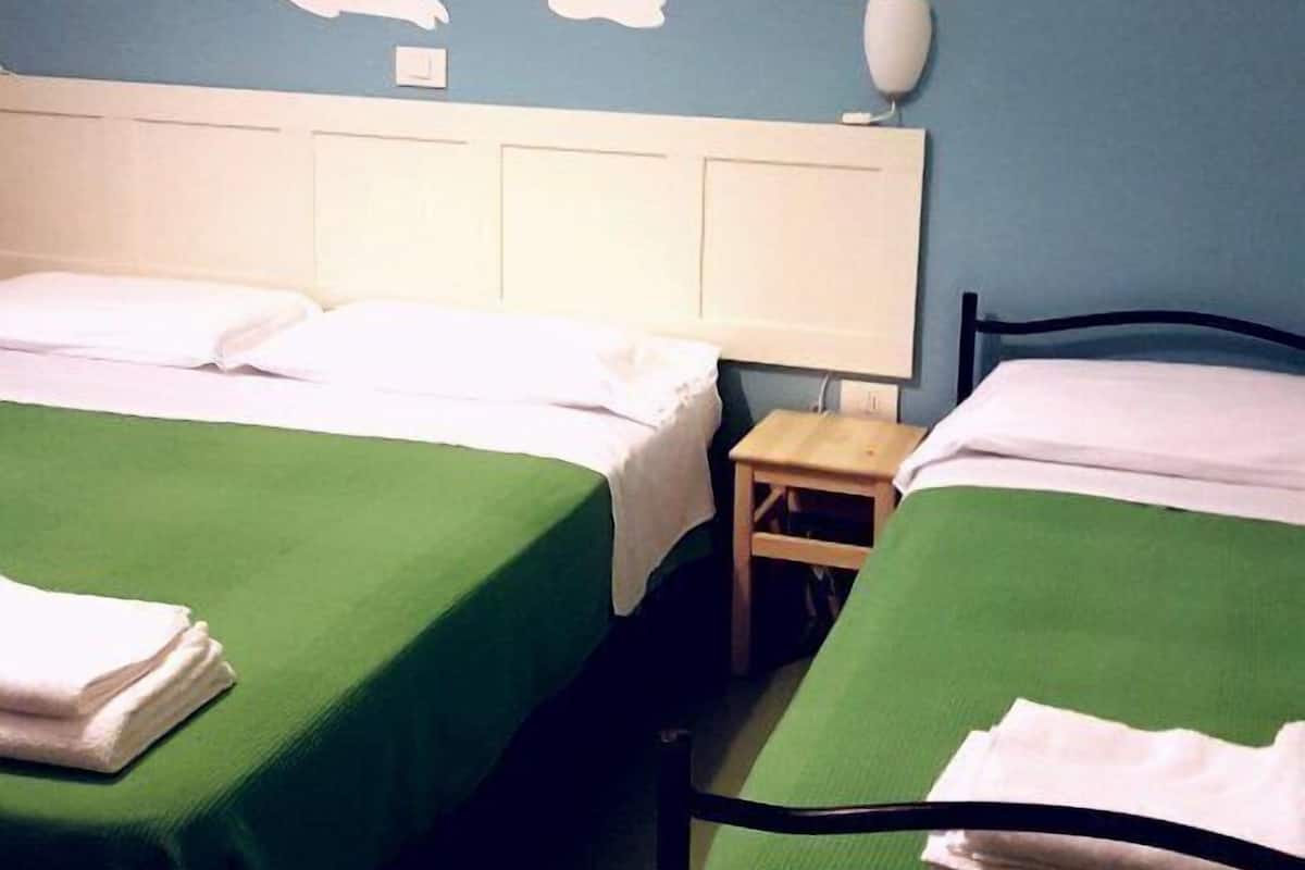Una cassaforte in camera, una scrivania