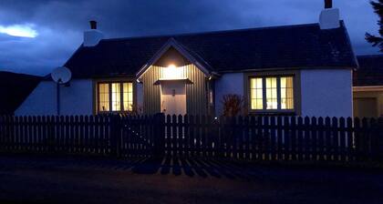 Brachkashie is a beautiful cottage overlooking Loch Knockie