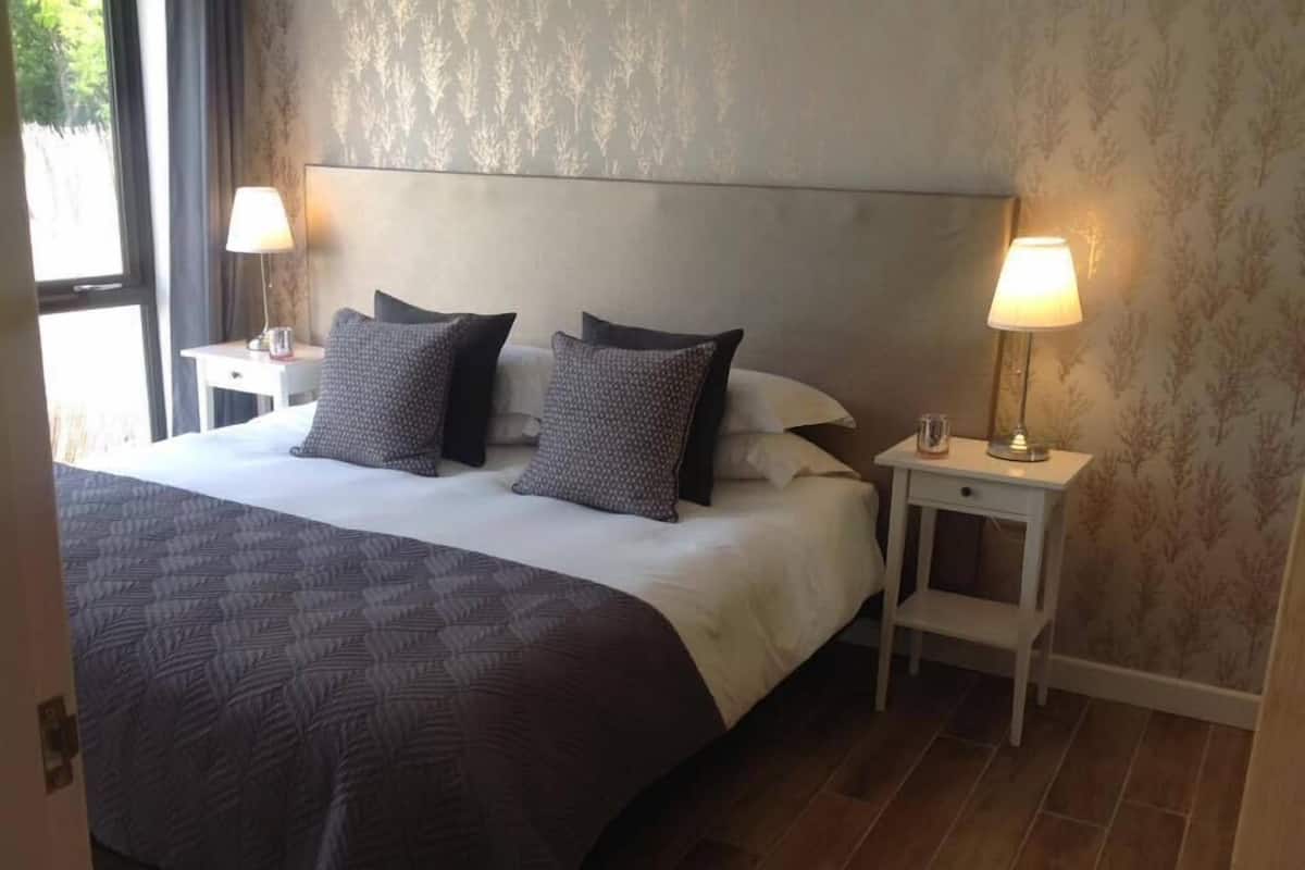 Iron/ironing board (on request), WiFi (free), bed sheets