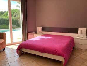 4 chambres, fer et planche à repasser, lit parapluie, Wi-Fi