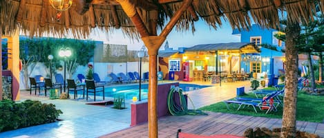 Bar en bord de piscine