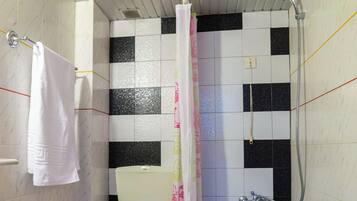 Standard Studio, 3 Twin Beds, Garden View | Bathroom | Shower, hair dryer, towels