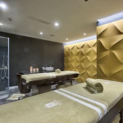 Couples treatment room(s), sauna, hot tub, steam room