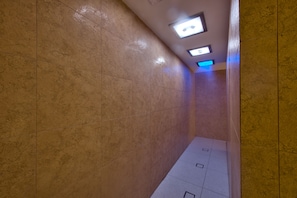Couples treatment rooms, sauna, hot tub, steam room, Turkish bath