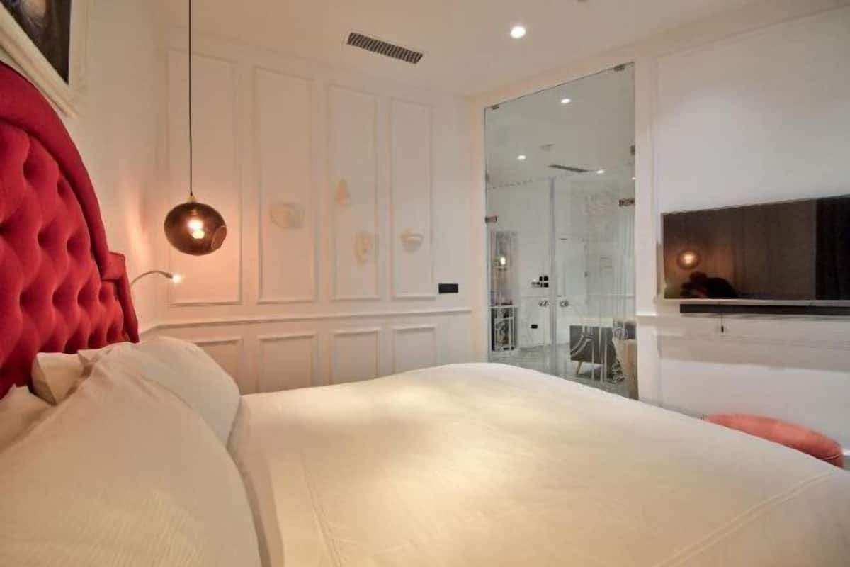 In-room safe, blackout curtains, soundproofing, iron/ironing board