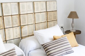 2 bedrooms, iron/ironing board, Internet, bed sheets