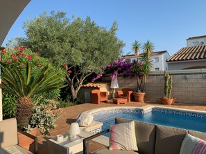 Pool - L'Escala: house with private garden, pool, & free Wi-Fi (L'Escala)