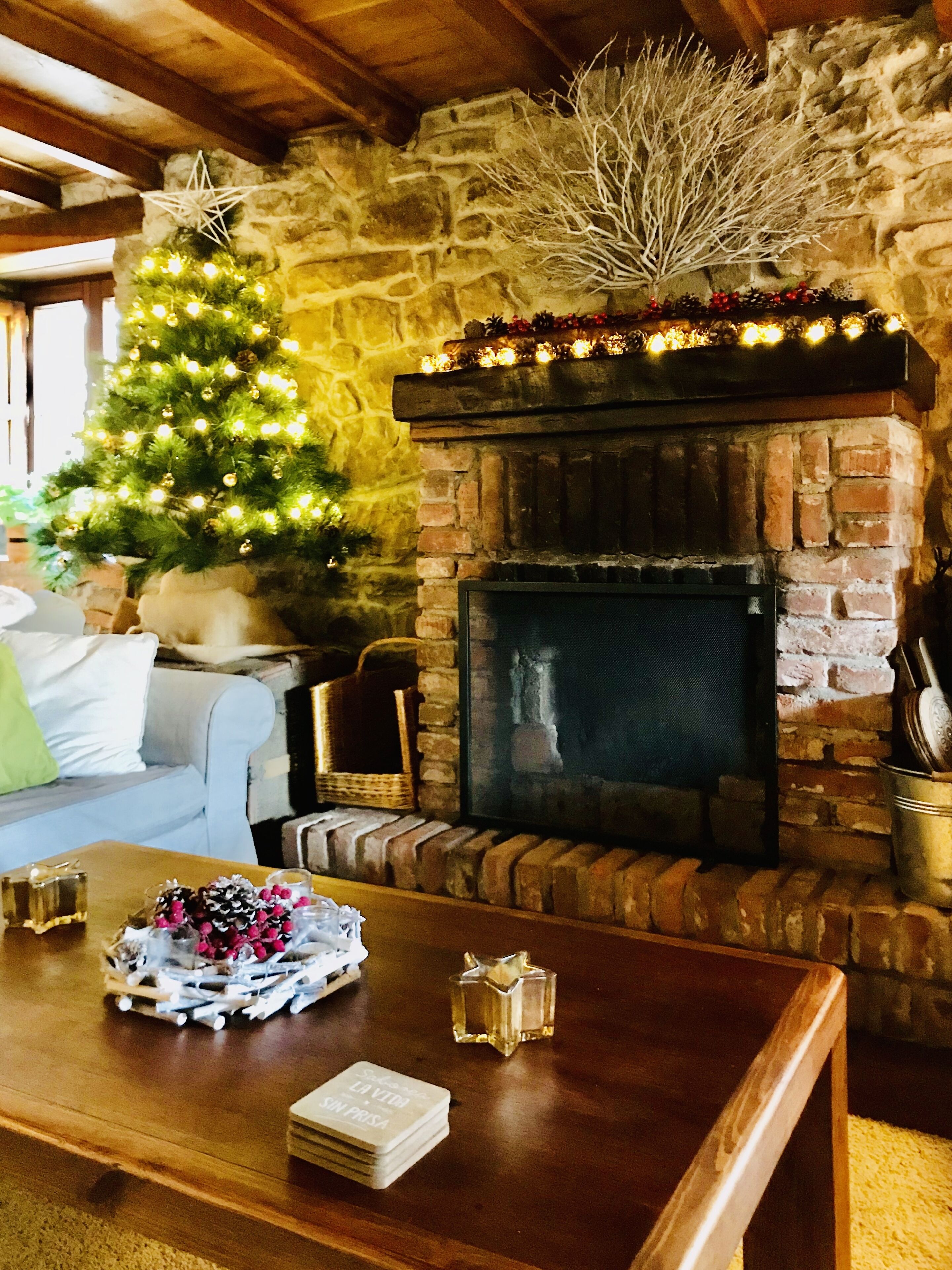 House with impressive stone lookout suspended in the mountain and views