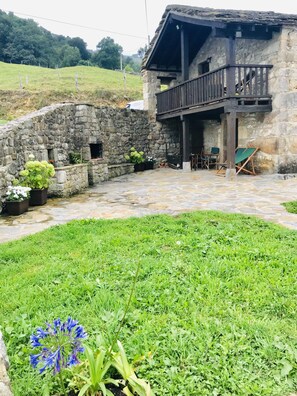 Property grounds - House with impressive stone lookout suspended in the mountain and views (SAN ROQUE DEL RIO MIERA - CANTABRIA)