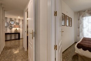 4 chambres, fer et planche à repasser, Wi-Fi, draps fournis