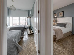 4 chambres, fer et planche à repasser, Wi-Fi, draps fournis