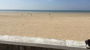 A beach with a stone wall in the foreground. - Long House Retreat, Sleeps 6,St Jean de Mont.
 (Saint-Jean-De-Monts)