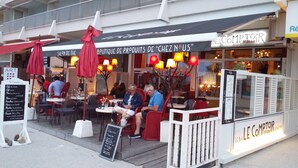 An outdoor café with tables and chairs, a menu board, and a sign for 'LE Comptoir St. Jean'. - Long House Retreat, Sleeps 6,St Jean de Mont.
 (Saint-Jean-De-Monts)