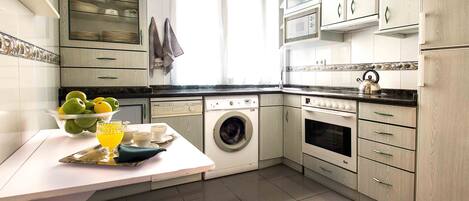 Refrigerador, microondas, horno y lavavajillas