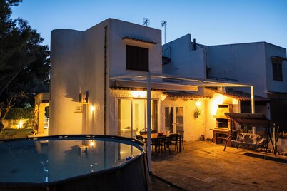 House on the beach, renovated, gardens, BBQ, quiet, ideal for families and relax