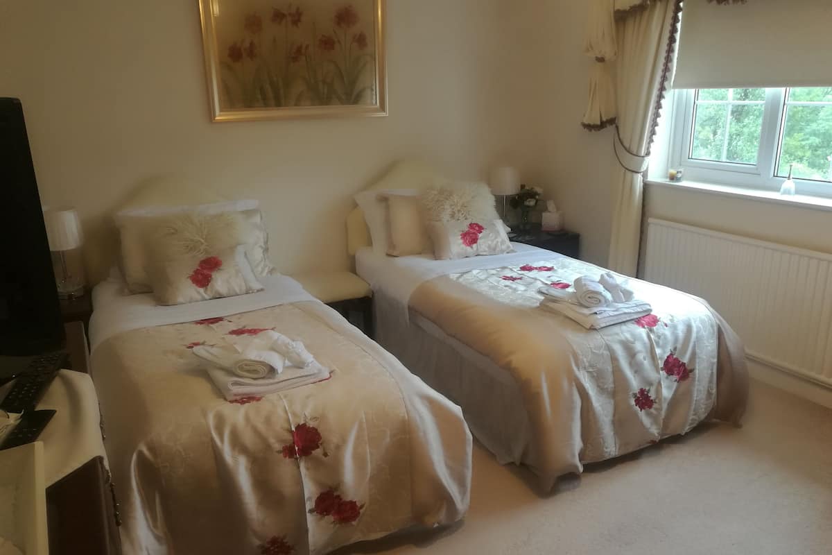 Habitación Deluxe con 2 camas individuales, para no fumadores, baño compartido (Pennard Castle) | Ropa de cama de alta calidad, edredón y camas con efecto memoria