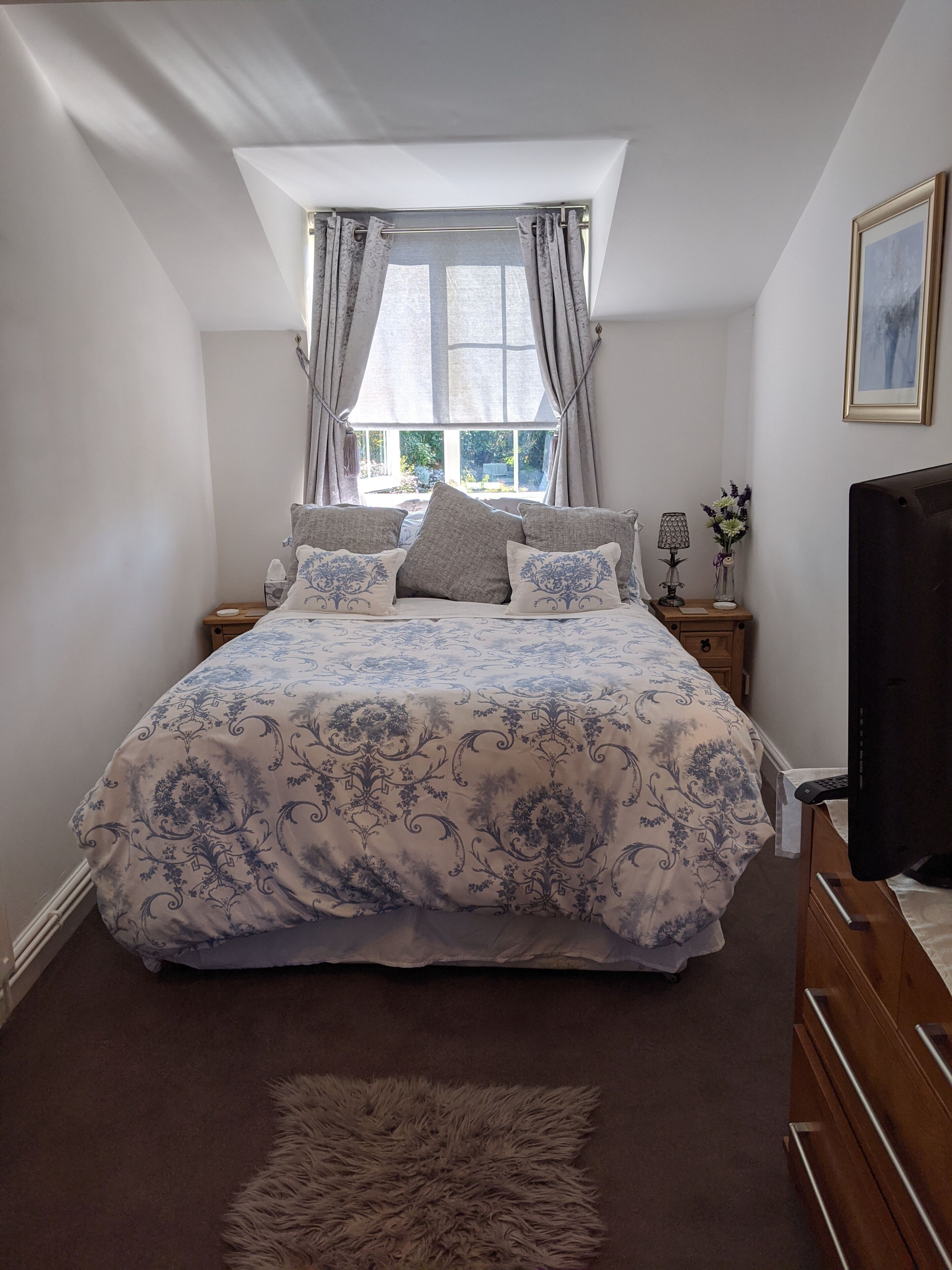 ห้องลักซ์ชัวรี่ดับเบิล, 1 ห้องนอน, ปลอดบุหรี่ | เครื่องนอนระดับพรีเมียม, ผ้านวมขนเป็ด, เตียงเมมโมรีโฟม, ผ้าม่านกันแสง