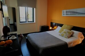 Double Room | In-room safe, desk, blackout drapes, iron/ironing board - Hotel Los Nardos (Chipiona)