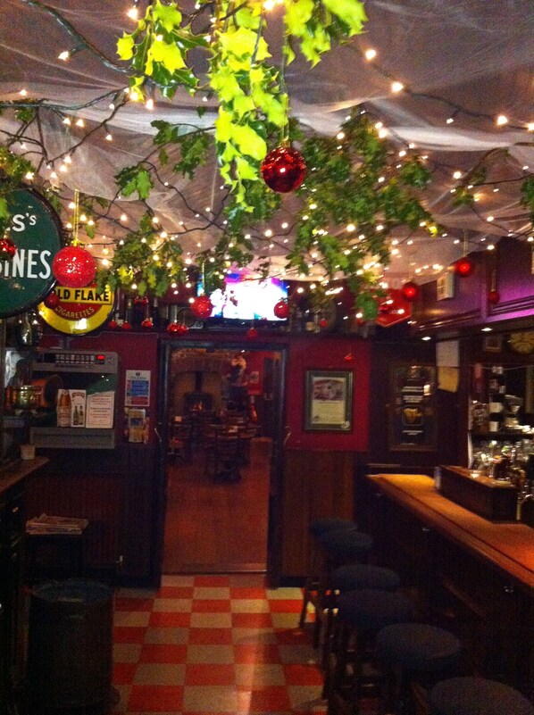 Bar (on property) - Delightful village retreat in the heart of Multyfarnham - 1 hour from Dublin (Mullingar)