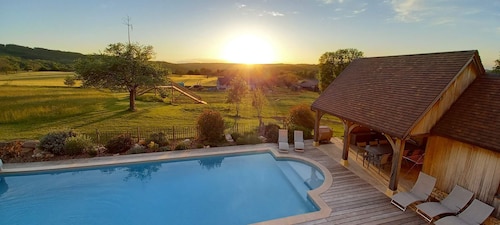 Quiet new house with character, private heated pool