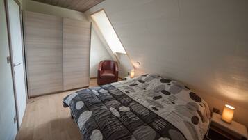 6 habitaciones, tabla de planchar con plancha, cuna de viaje y wifi
