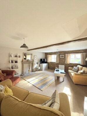 A living room with a fireplace, a television, and a sofa. - Cosy Period Cottage In Unspoilt Village On The Edge Of The Cotswolds (North Newington)
