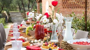 Outdoor dining - Dimora San Germano 14, Emma Villas (San Miniato)