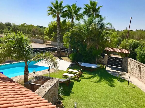 Pool - Luxe Family Villa with pool      (Torre Dell'orso)