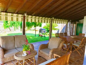 Outdoor dining - Luxe Family Villa with pool      (Torre Dell'orso)