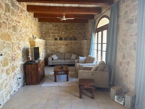 電視、乒乓球設施