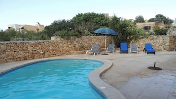 Outdoor pool, sun loungers