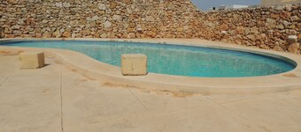 Beautifully Restored Farmhouse With Private Pool