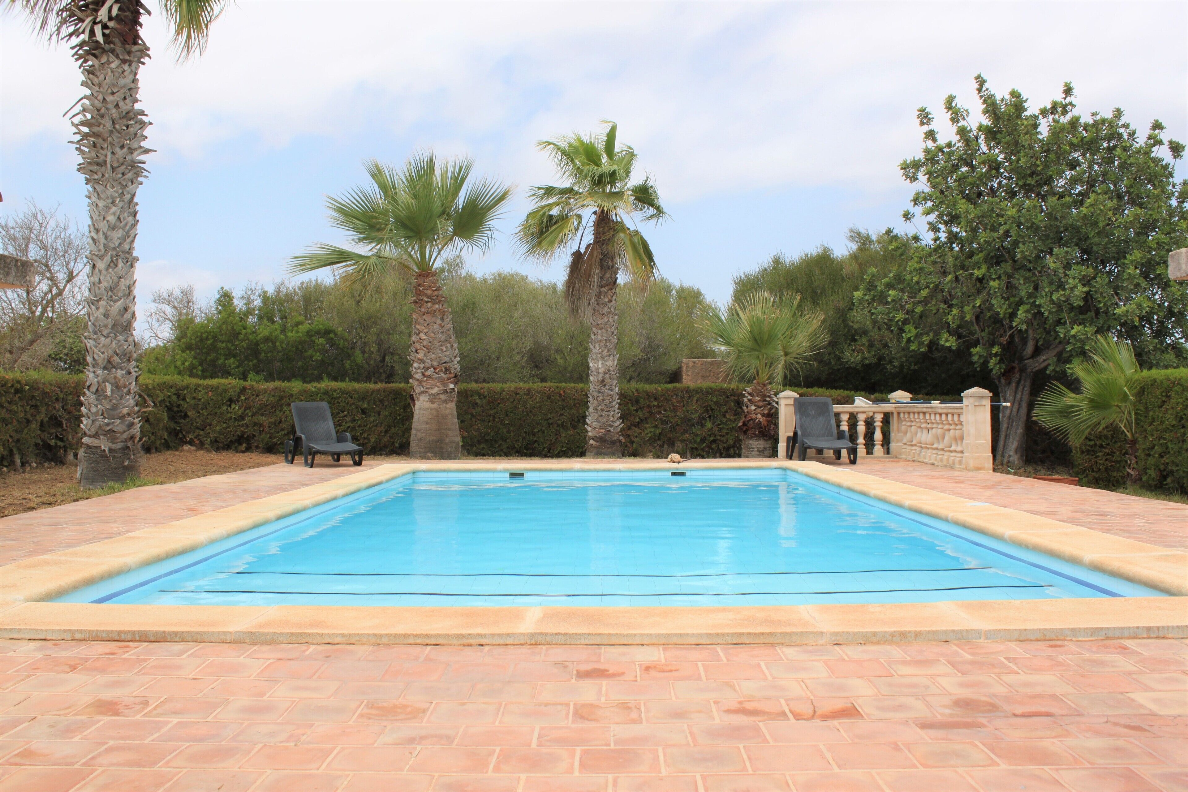 Holiday house for 6 people with private pool