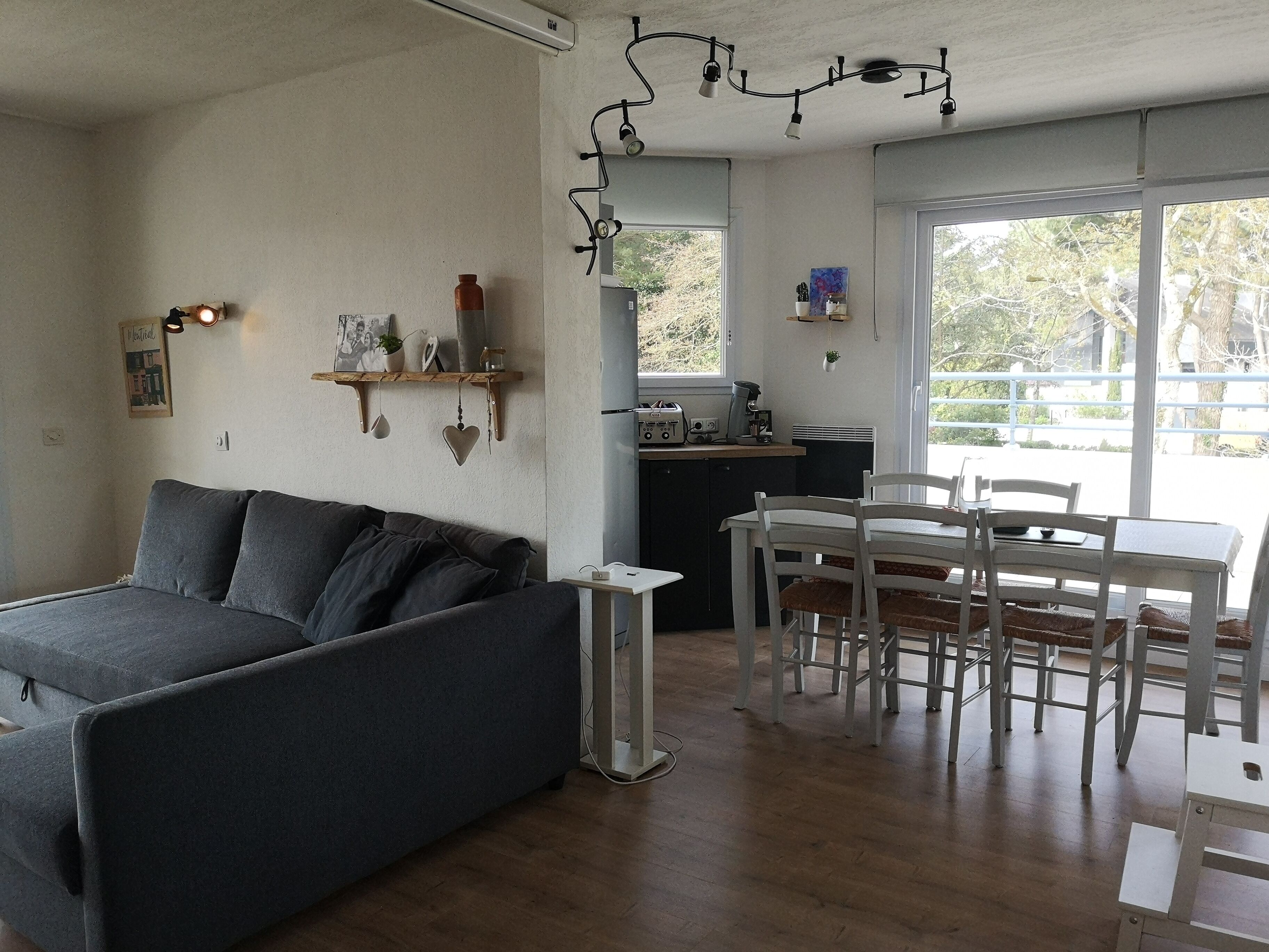 Tv och ett bordtennisbord