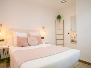 4 slaapkamers, een strijkplank/strijkijzer, gratis internet, beddengoed