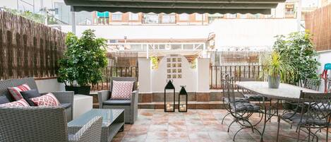 屋外ダイニングエリア