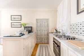 Fridge, microwave, oven, dishwasher